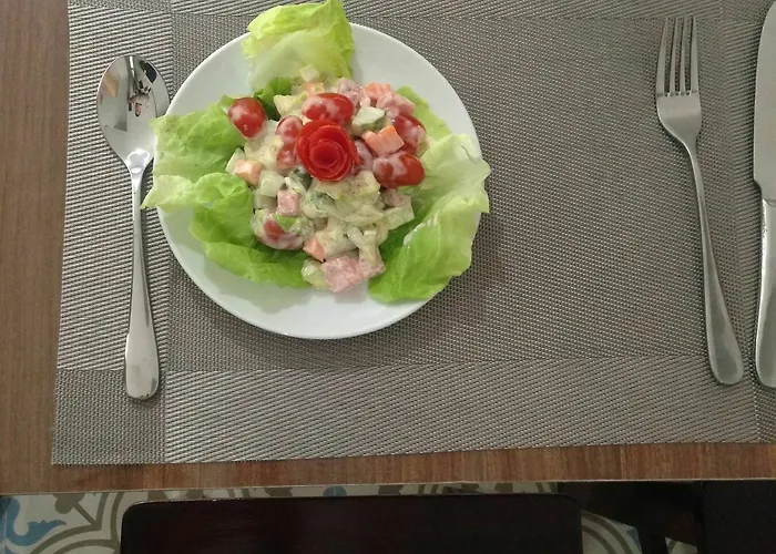 Hera Khách sạn 2*